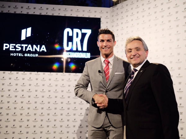 2. คริสเตียโน่ โรนัลโด้ (Cristiano Ronaldo)